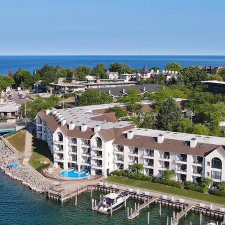 359 Edgewater Inn Charlevoix Bagian luar foto