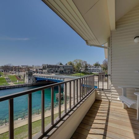 359 Edgewater Inn Charlevoix Bagian luar foto