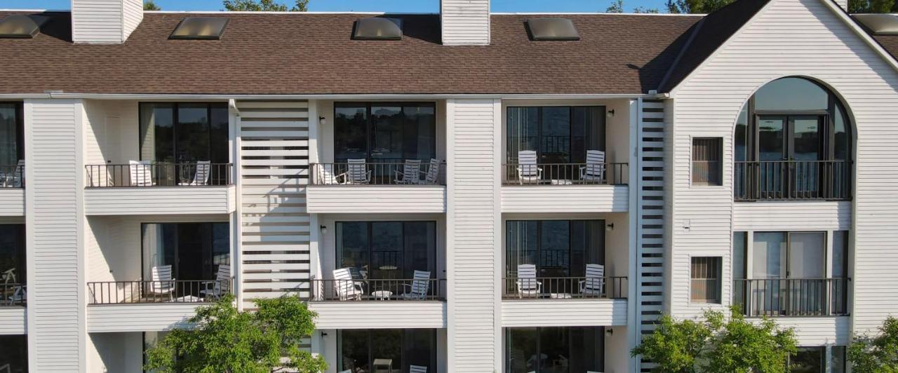 359 Edgewater Inn Charlevoix Bagian luar foto