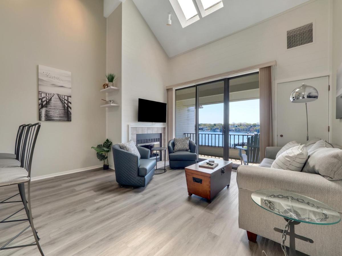 359 Edgewater Inn Charlevoix Bagian luar foto